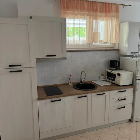 Apartament Zajim 4 *