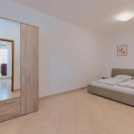 Apartment Zajim 4
