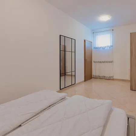 Apartment Zajim 4