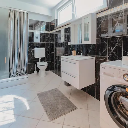 Apartment Zajim 4 *